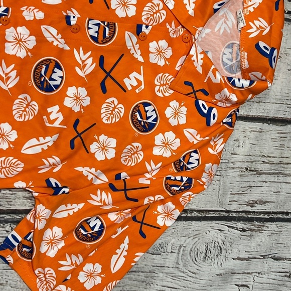 New York Islanders Hawaiian NHL Hockey Hawaii Floral Button Down Shirt - Picture 5 of 6